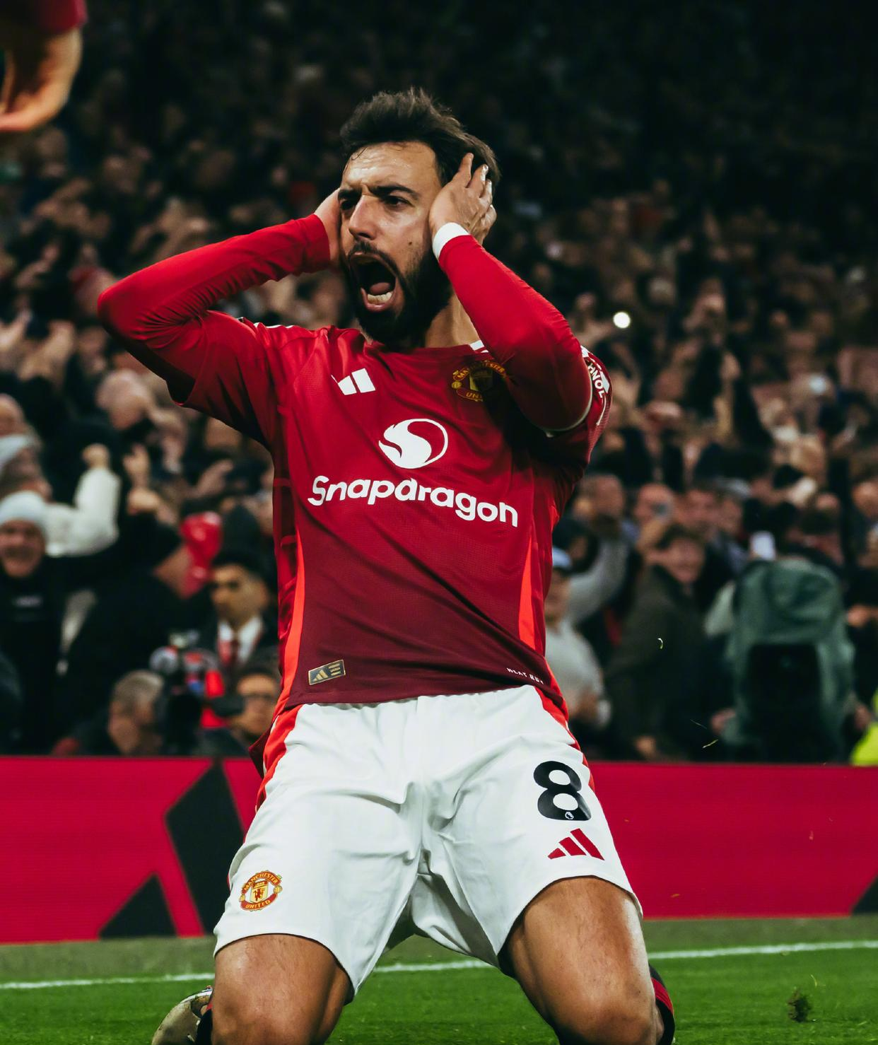 包含曼联教练压力巨大！，莱万多夫斯基遭遇二十持续失利赛场气氛高涨的词条