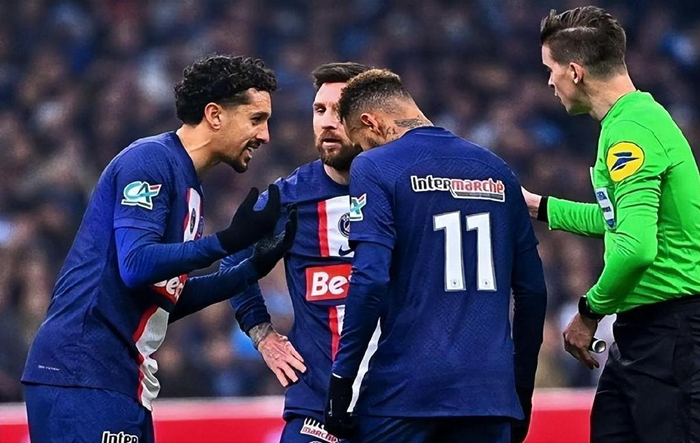 风云突变多特蒙德清晨遗憾出局；法国杯版图或变；更衣室稳定；年轻球员得到机会(欧冠半决赛多特蒙德vs大巴黎)