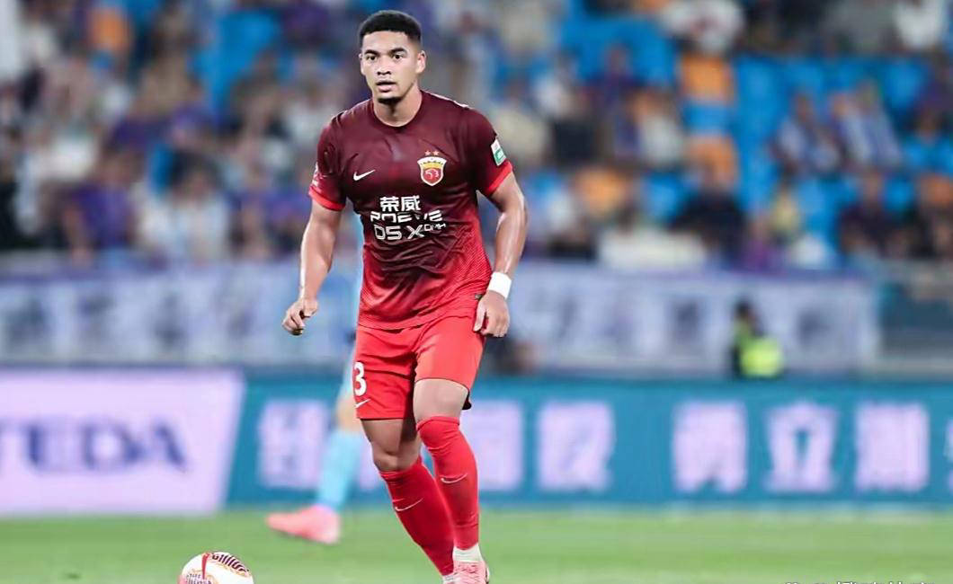 体育视频直播-上海海港发布备战花絮，今夜调整名单，欧联任务艰巨，轮换策略成焦点(海花岛被叫停的原因)