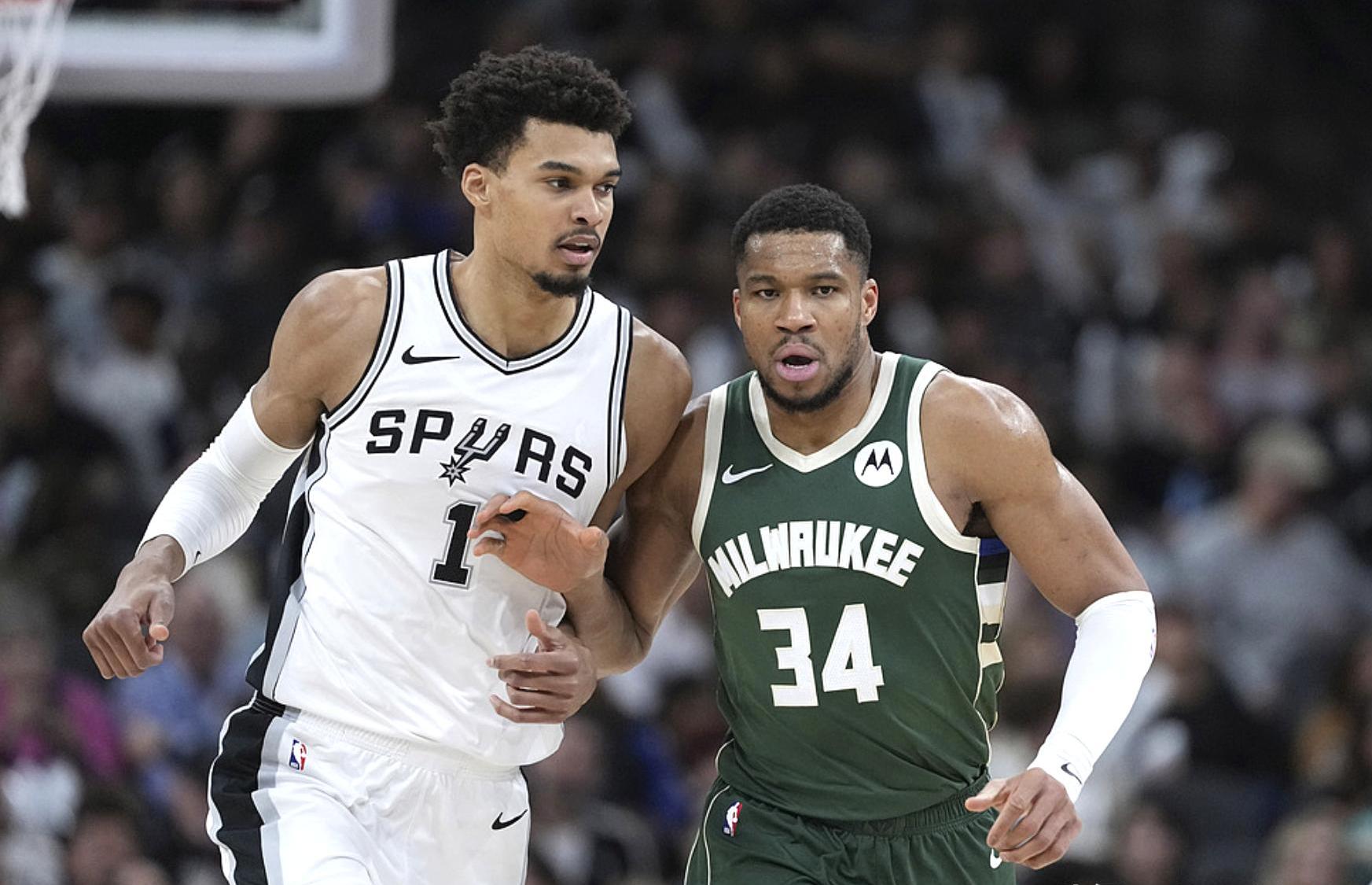 kaiyun 官网-包含葡萄牙体育复出首秀备战全明星赛字母哥连续十五场比赛得分超过赛事规则更新，现场解说直呼：今夜费城76人调整名单以备CBA季后赛的词条